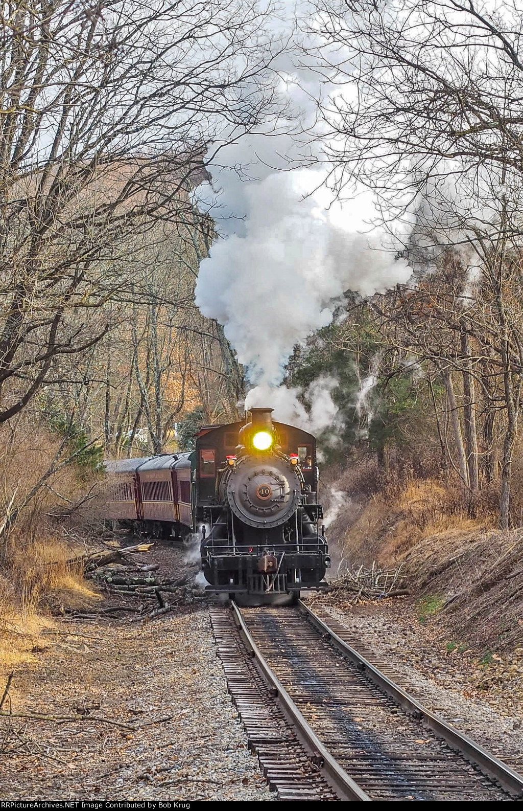 NHI 40 pulling an uphill grade as it approaches Lower Mountain Road grade crossing